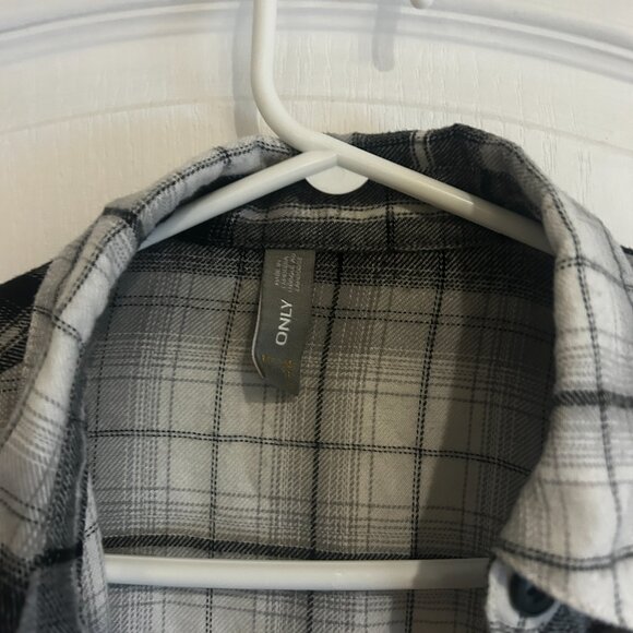 ONLY Oversized Plaid Flannel Shirt - Picture 2 of 3
